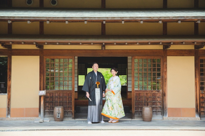 正面でフォーマルに