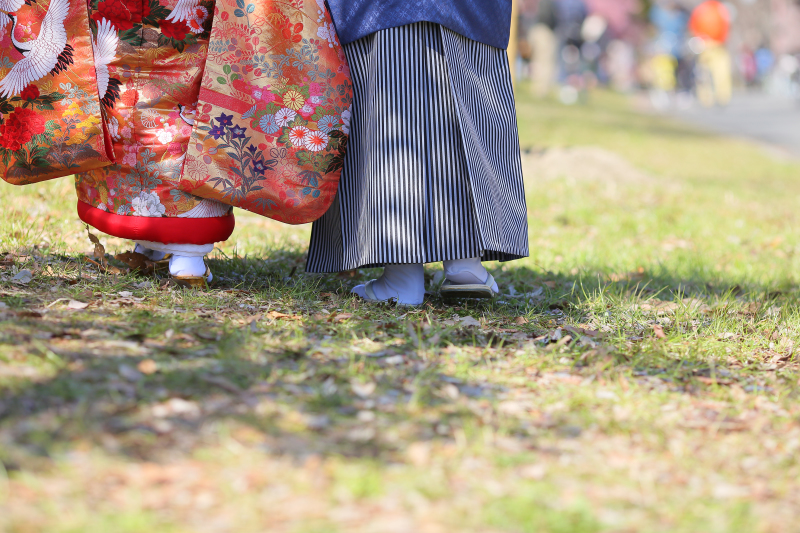 二人寄り添い、ゆっくり、ゆっくり…