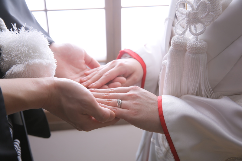 薬指の指輪がきらり*