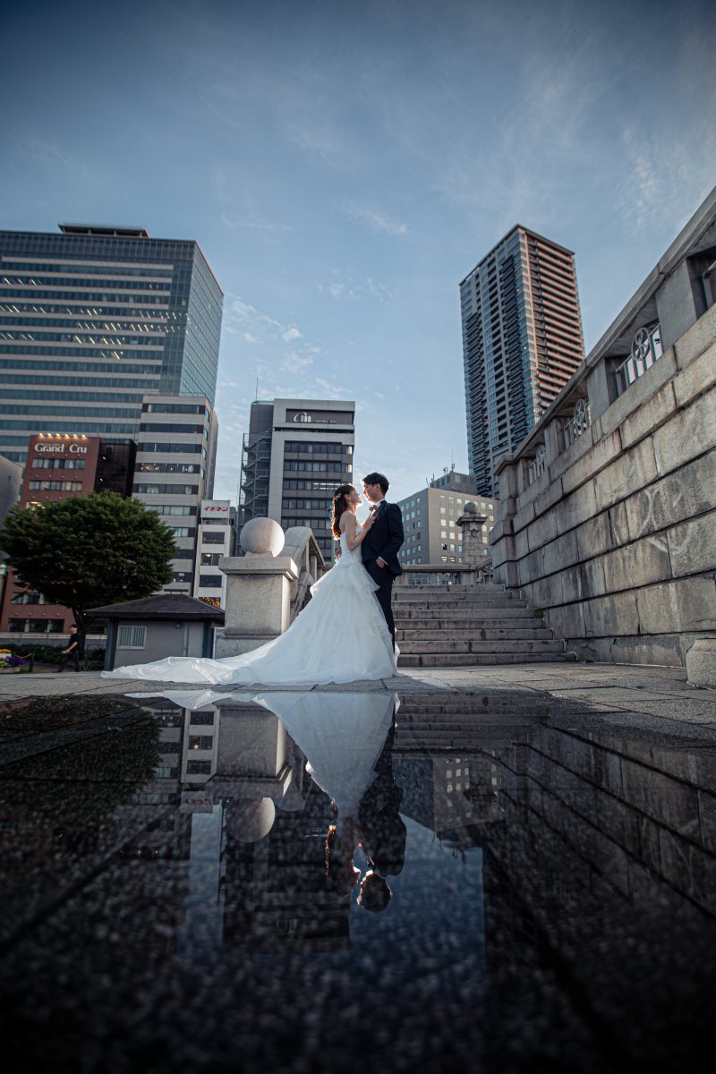 水の反射を使って