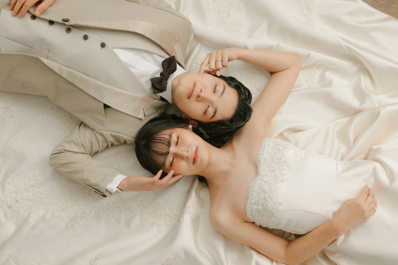 寝転がってのショット