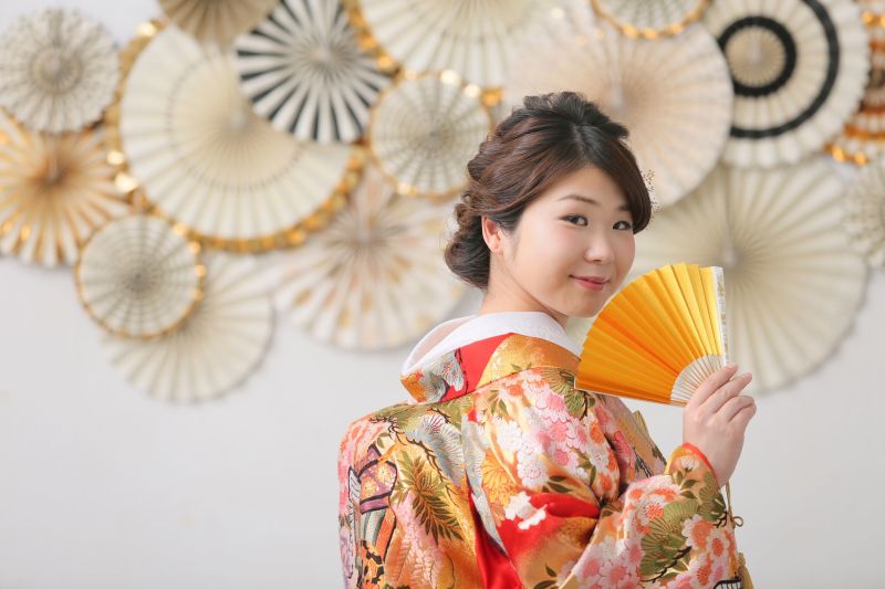 ペーパーファンの前でにっこり♡