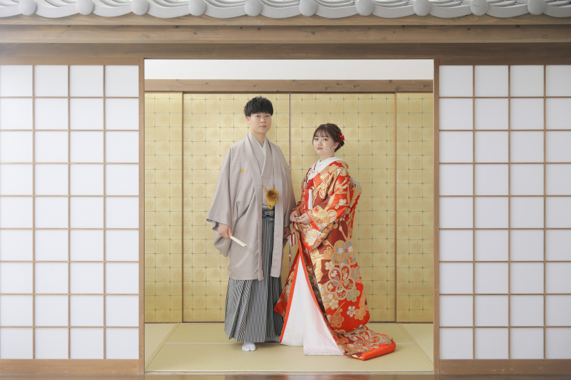 和装で屋内庭園スタジオ