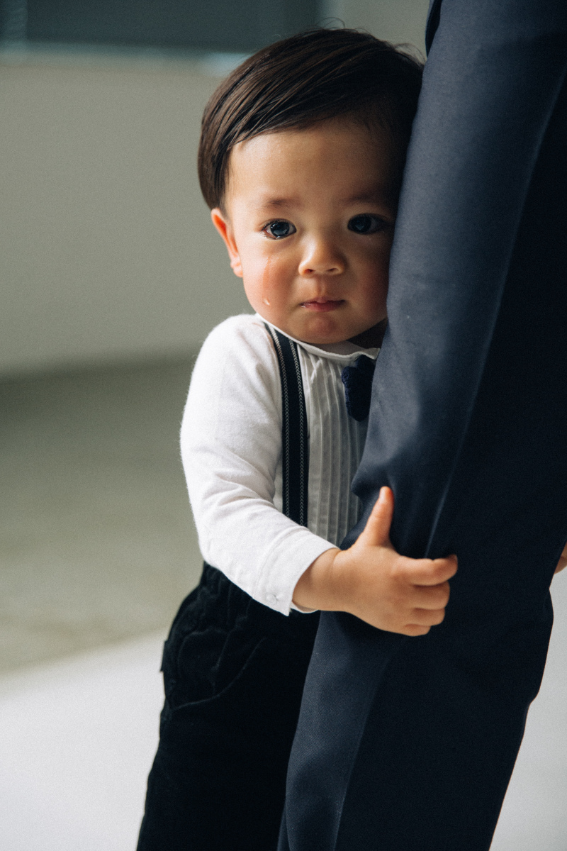 お菓子を頬張りながら