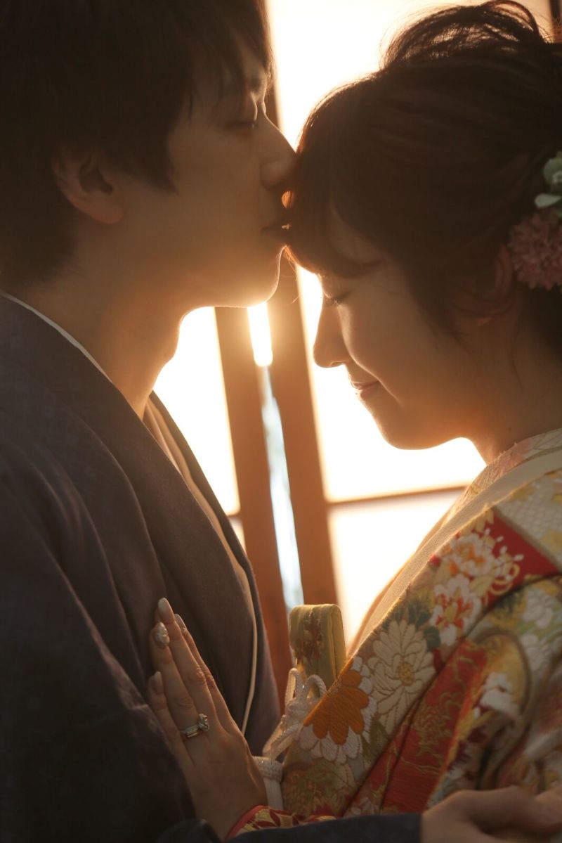 夕日が差し込む窓…