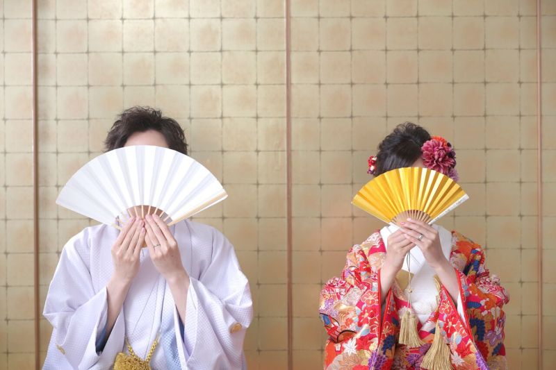 お顔を隠して…