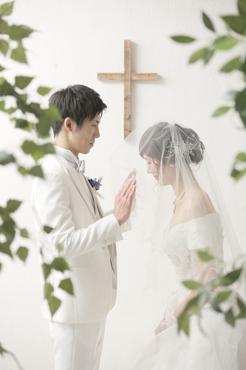 十字架の前で挙式風写真!