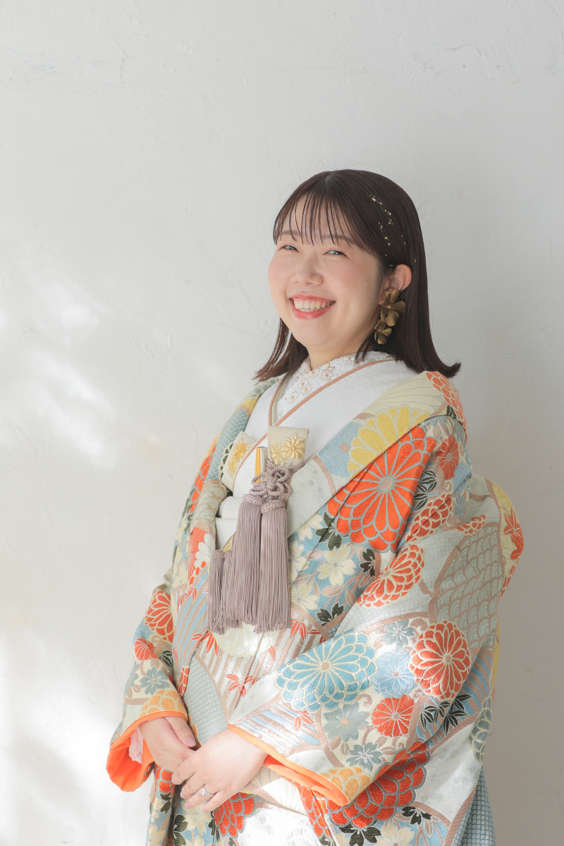 オレンジメイク×短めヘア