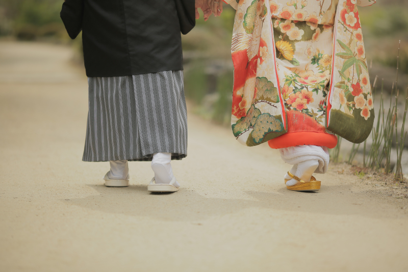 仲良く歩く足元