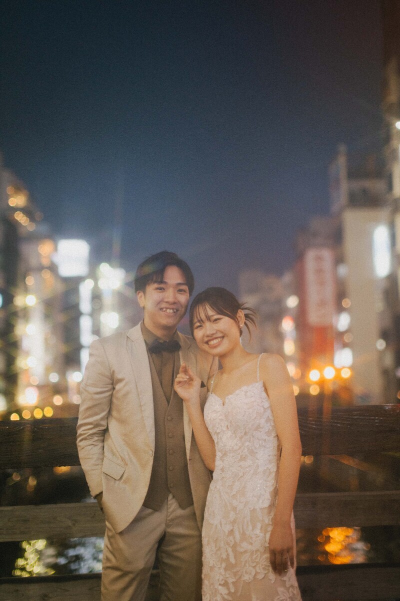 道頓堀川の前で