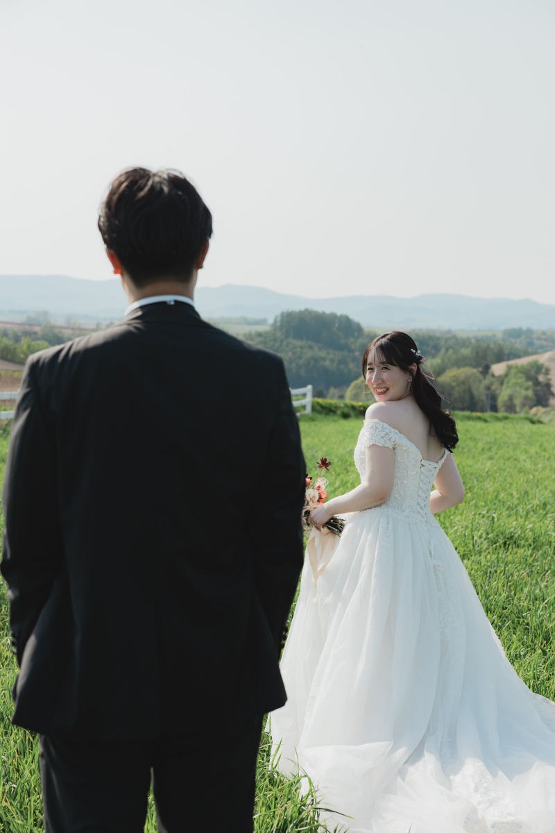広大な芝生で歩きながら