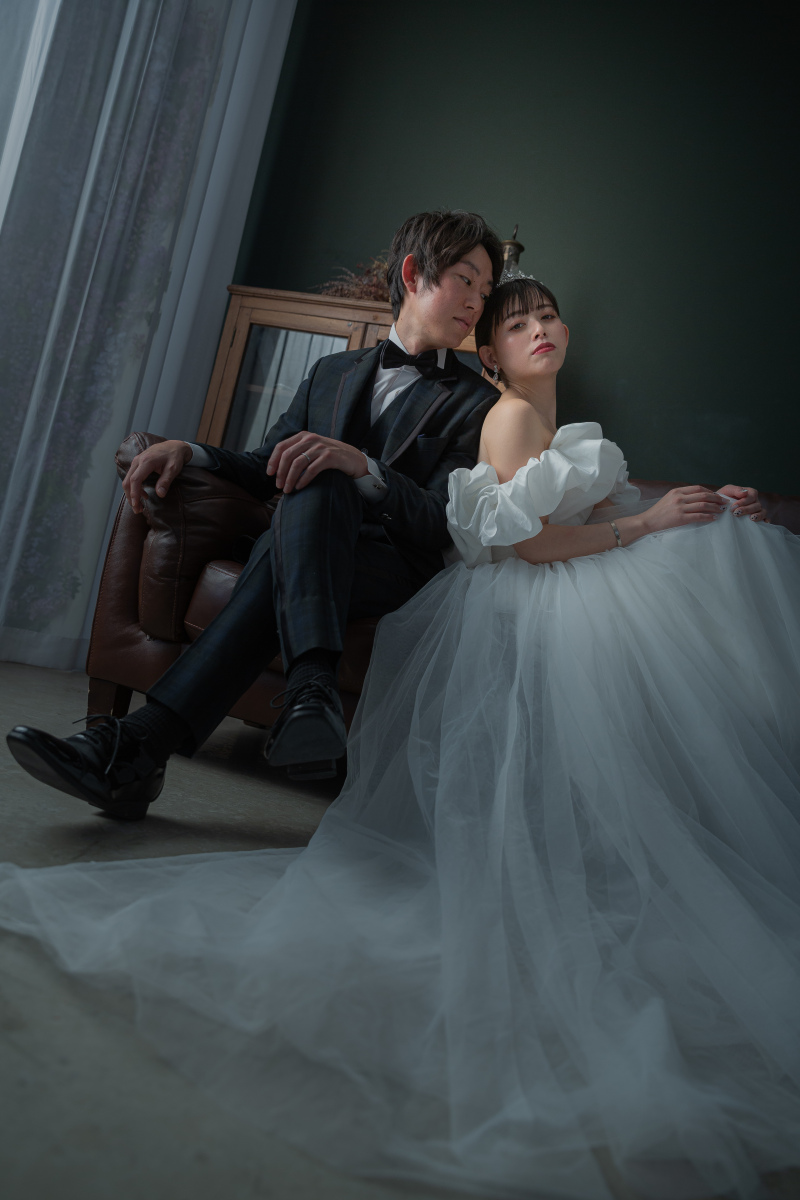 背中合わせになって