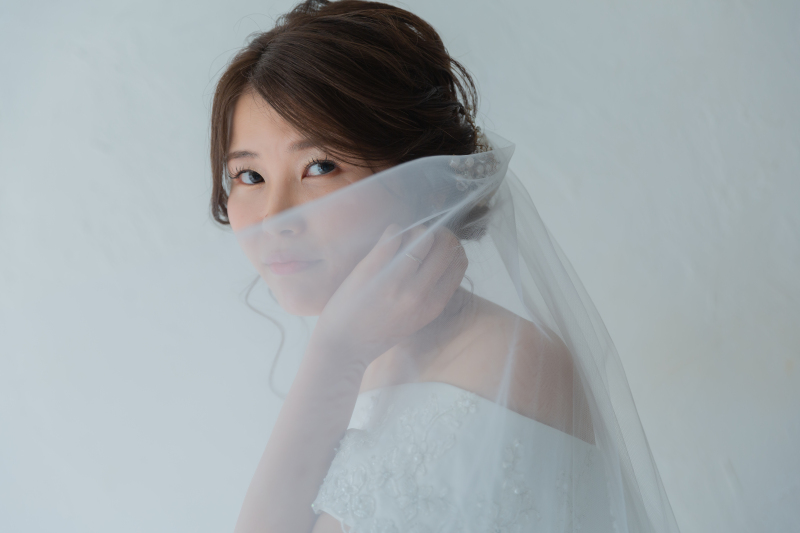 ベール越しの眼差し