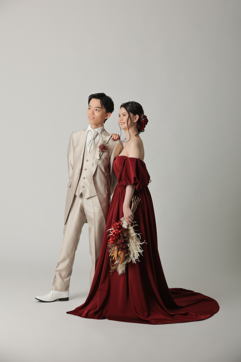 真っ赤なカラードレスで