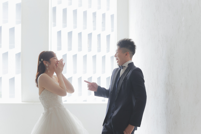 笑い合うお二人