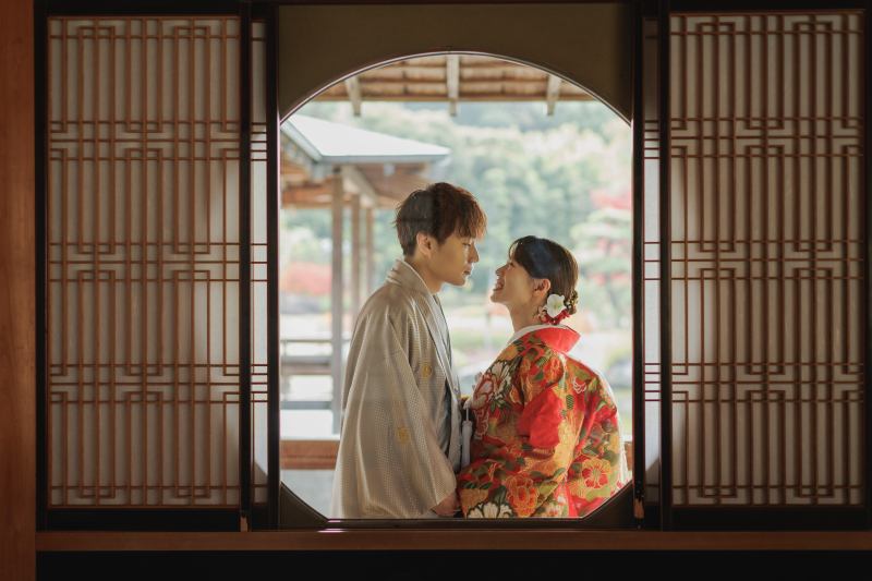 窓越しのふたり