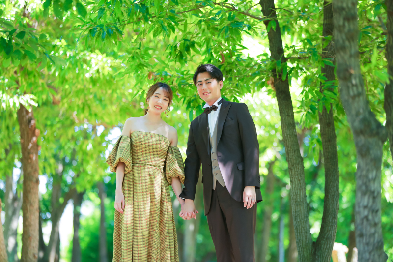 小さな森の小道で