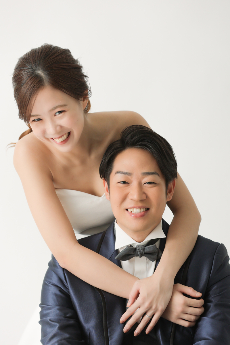 後ろからギュッと