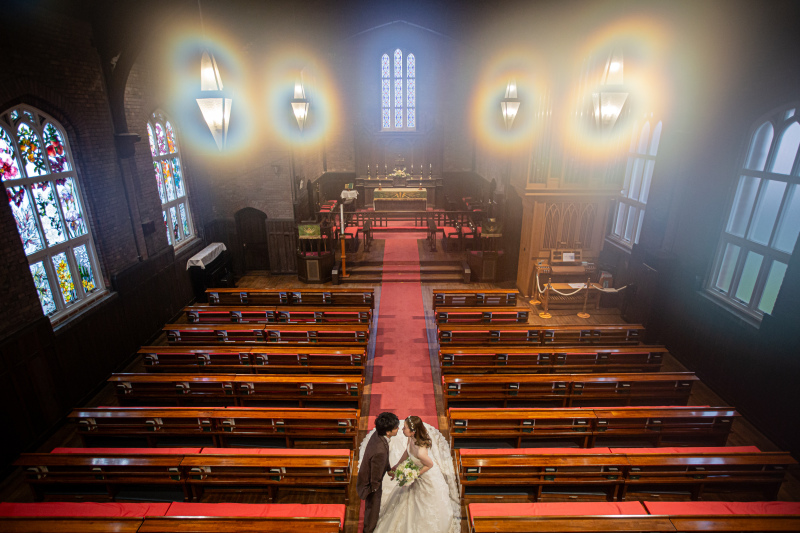 クラシカルなチャペルでフォトウェディング