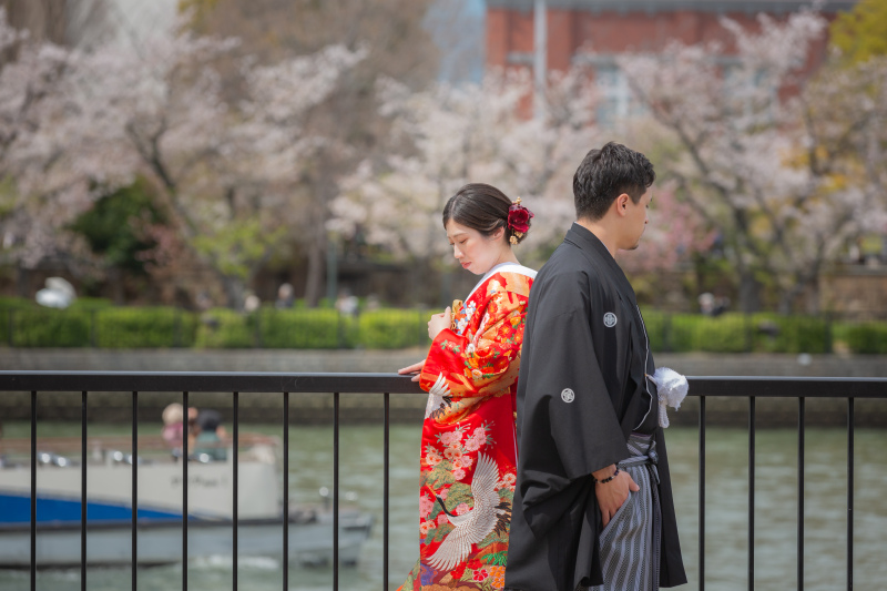 背中を合わせて