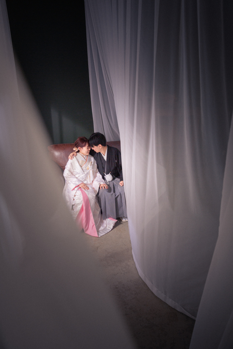 カーテンに囲まれて