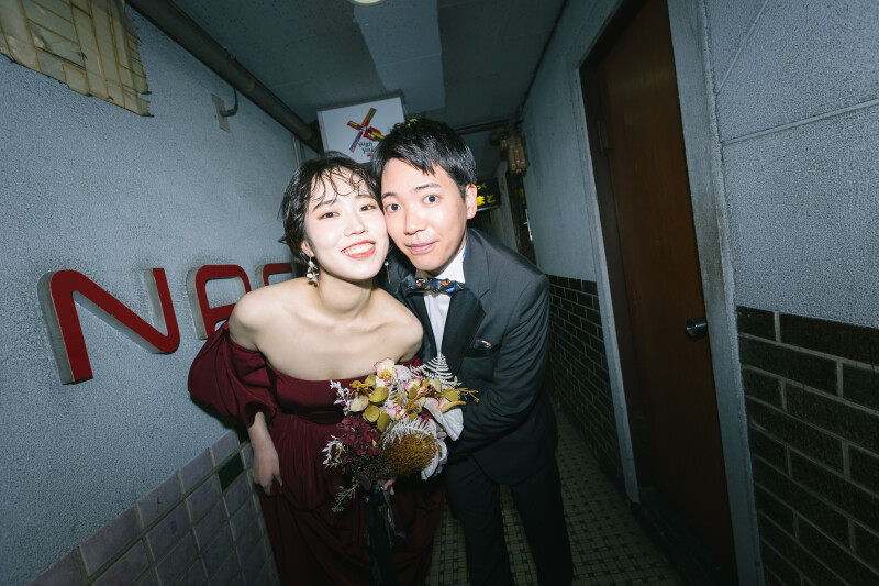 ネオンきらめく都会の夜