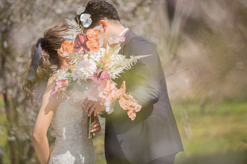 ブーケで隠して、、、。