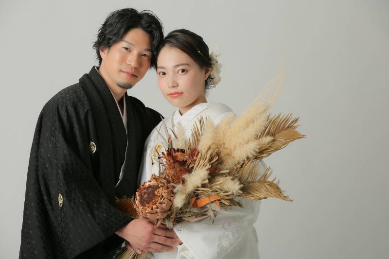 大人っぽい色でまとめたブーケ