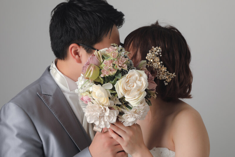 ブーケでお顔隠し♪