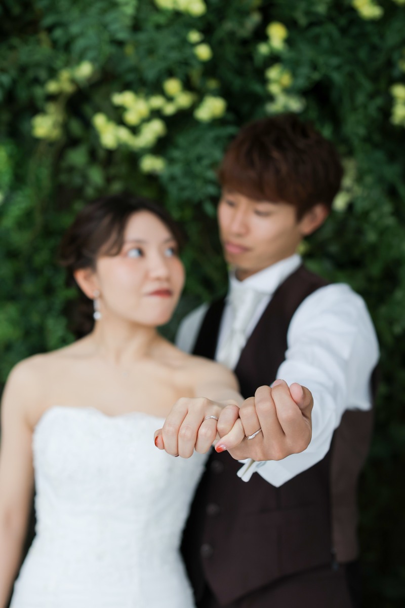 指輪を合わせて、小指で誓う約束