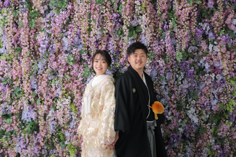 手を繋いで仲良しショット