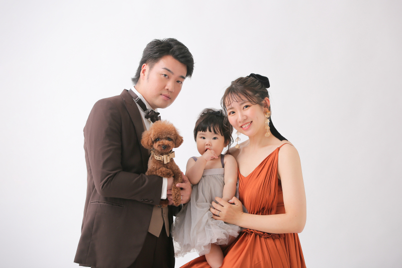 お子様とワンちゃんと!家族みんなで撮影