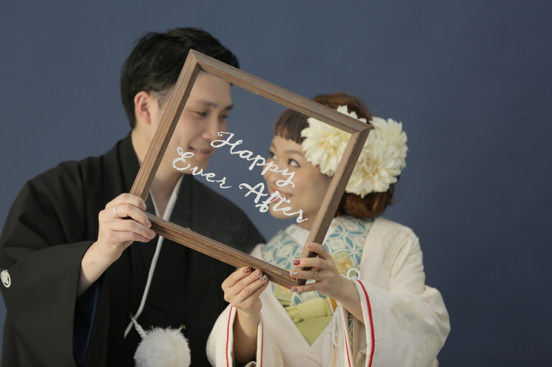 ガラスフレームごしに…