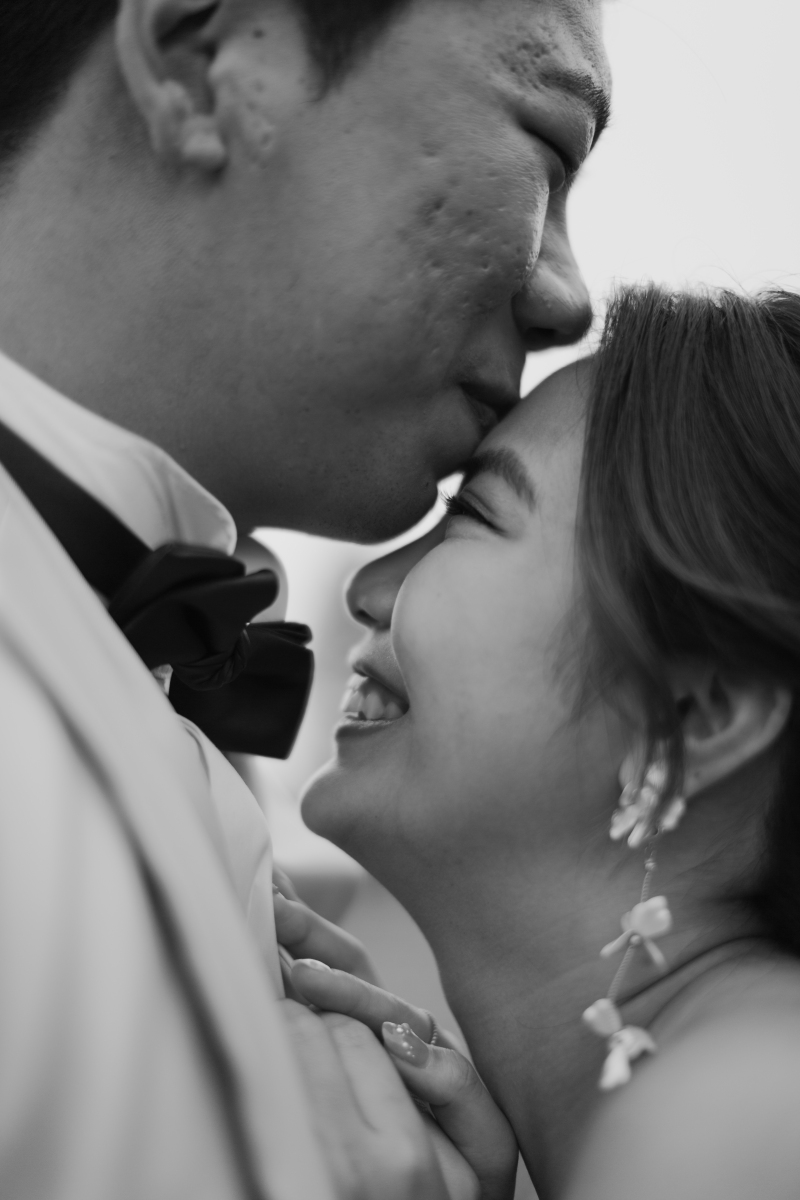 おでこにチュッ