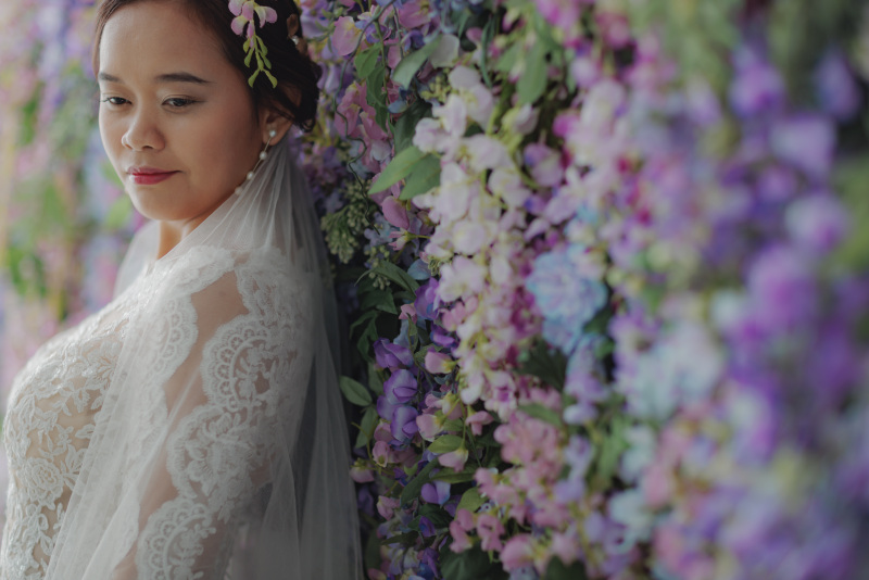 新婦様に注目!ドレス姿が背景とマッチ