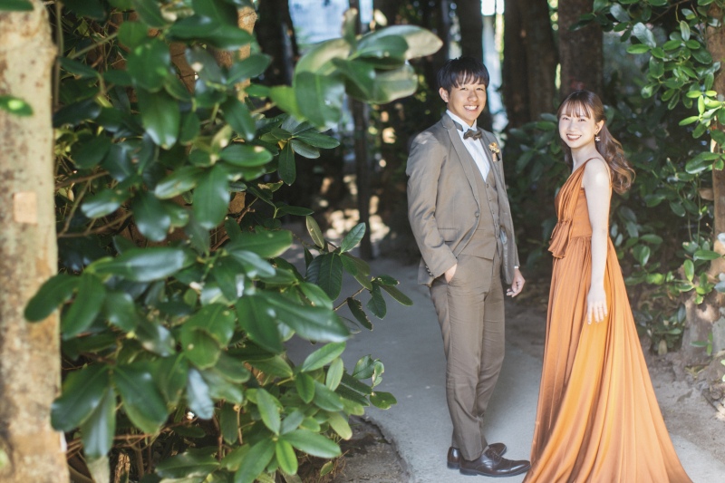 緑の中の優しい笑顔