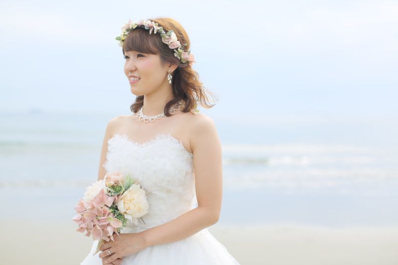 お花満載のドレスにナチュラルなヘアスタイル♡