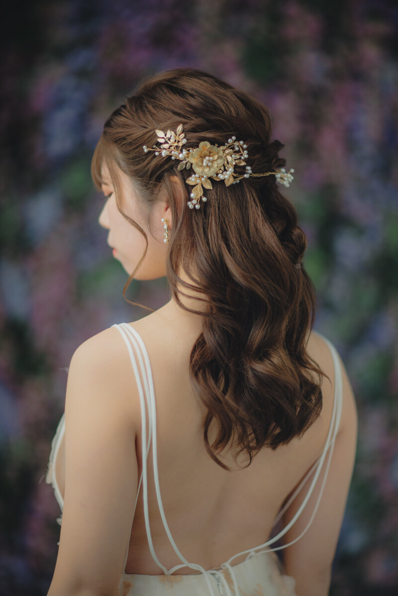 ヨシンモリのハーフアップで華やかさと抜け感を