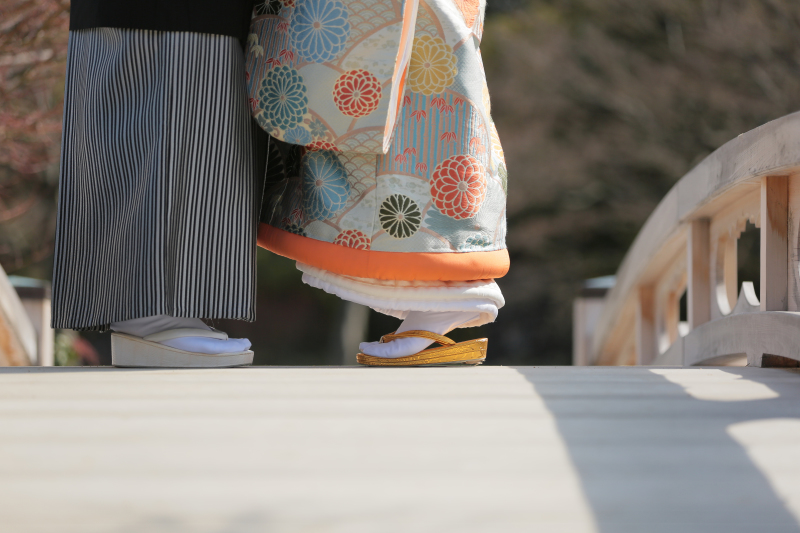 少し背伸びをして