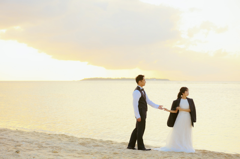 ジャケットを肩にかける優しさ