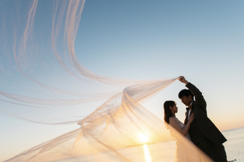 最後はベールが風になびく、ドラマチックな一枚で！