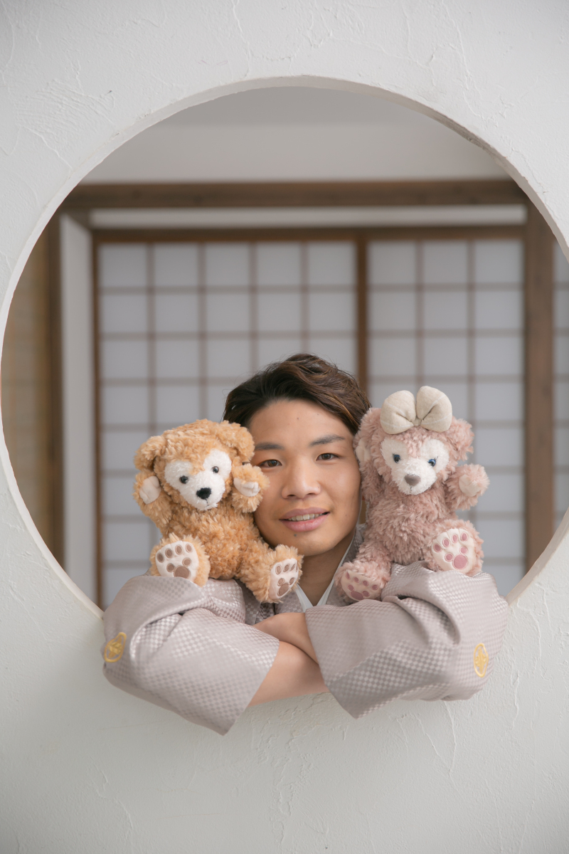 ぬいぐるみにはさまれて !