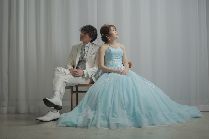 シフォンたっぷりのドレスは座っても素敵!