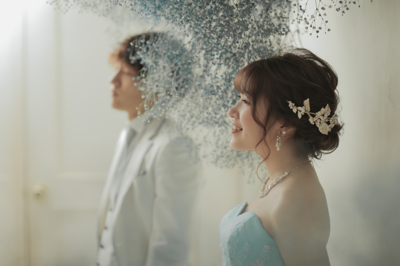 お花越しの横顔