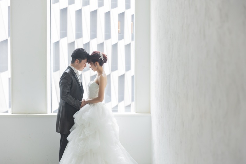 大きな窓辺でロマンチックな1枚