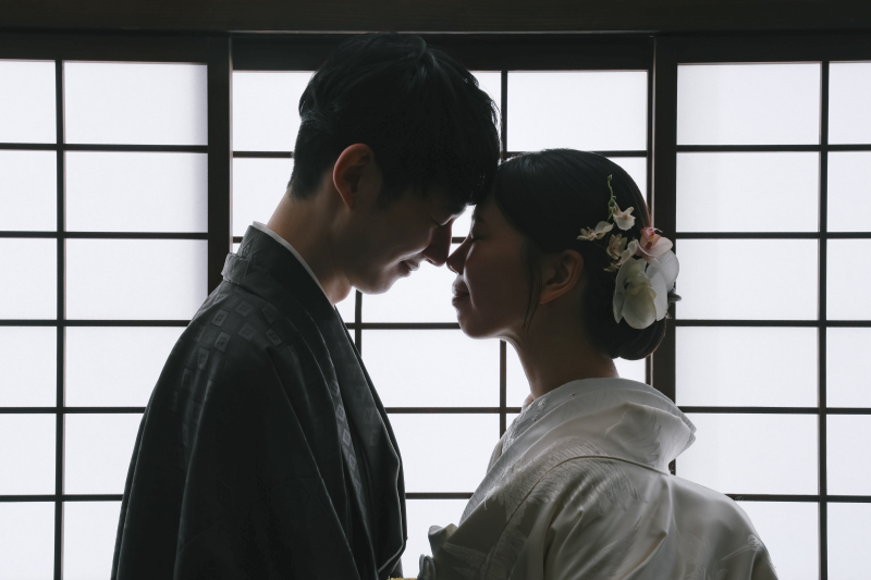 シルエット風なカットも!