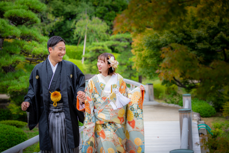 手をつないで仲良し笑顔◎