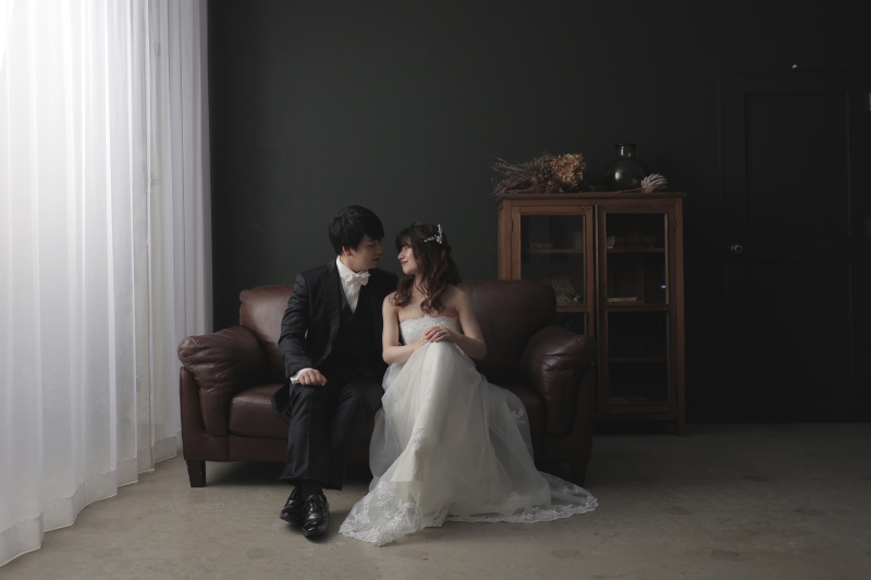 ソファーで寛いで