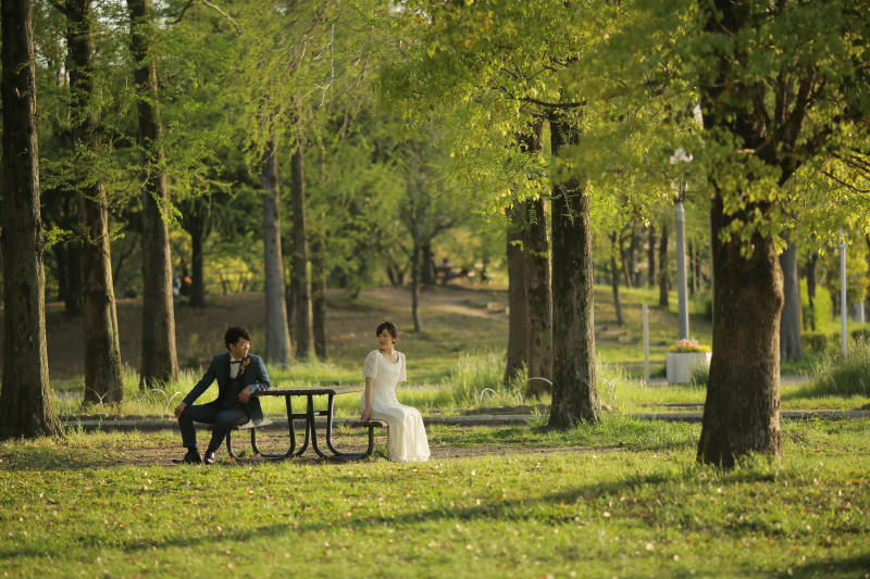 黄昏の森の中…