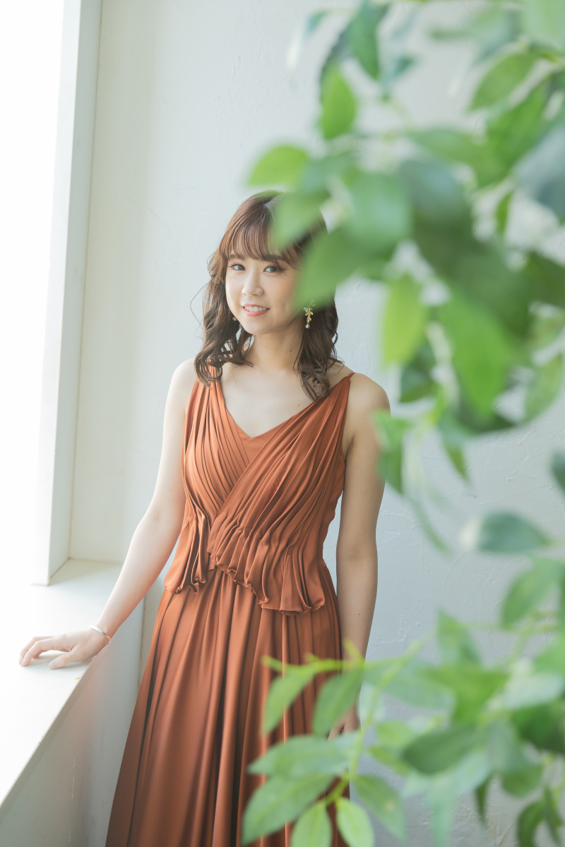 明るい背景でソロショット